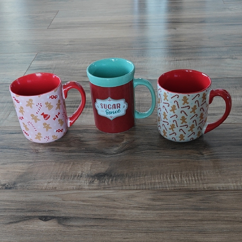 NWT Set Of 3 Christmas Mugs